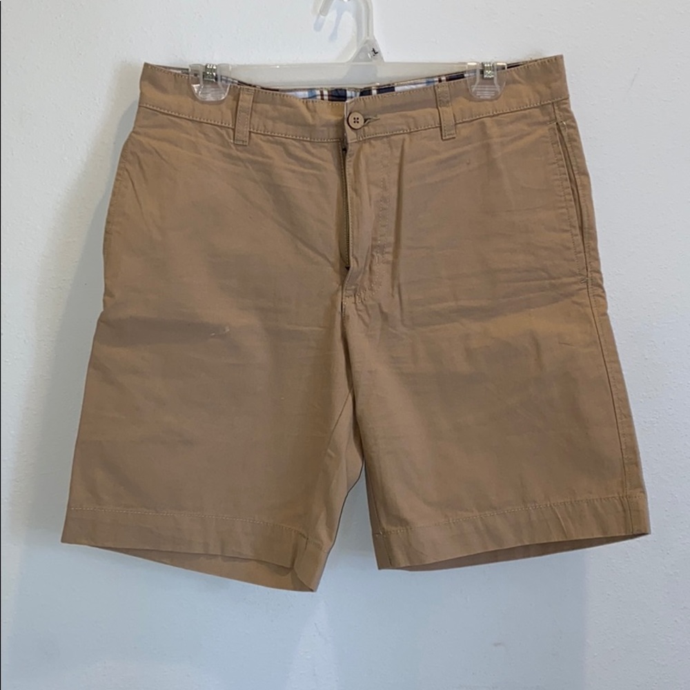 Men’s khaki shorts